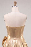 Laden Sie das Bild in den Galerie-Viewer, Goldenes metallisches Sweetheart A-Line-Homecoming-Kleid mit Schleife