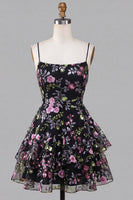 Laden Sie das Bild in den Galerie-Viewer, A-Line schwarzes Spaghetti-Träger mit gestuftem Blumen-Spitzen-Back-Homecoming-Kleid mit Pailletten