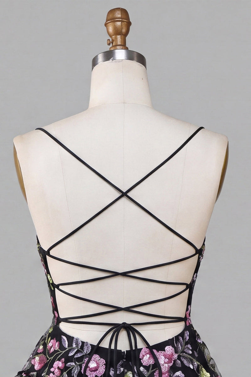 Laden Sie das Bild in den Galerie-Viewer, A-Line schwarzes Spaghetti-Träger mit gestuftem Blumen-Spitzen-Back-Homecoming-Kleid mit Pailletten