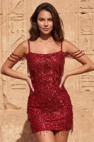 Laden Sie das Bild in den Galerie-Viewer, Cold Shoulder dunkelgrüne Pailletten Bodycon Kurzes Homecoming-Kleid mit Fransen