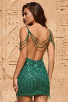Laden Sie das Bild in den Galerie-Viewer, Cold Shoulder dunkelgrüne Pailletten Bodycon Kurzes Homecoming-Kleid mit Fransen