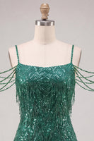Laden Sie das Bild in den Galerie-Viewer, Cold Shoulder dunkelgrüne Pailletten Bodycon Kurzes Homecoming-Kleid mit Fransen