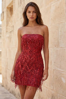 Laden Sie das Bild in den Galerie-Viewer, Trägerloses, burgunderrotes Bodycon mit Fransen und kurzem Homecoming-Kleid mit Pailletten