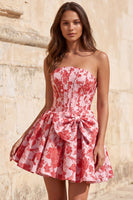 Laden Sie das Bild in den Galerie-Viewer, Rotes A-Line trägerloses Korsett Jacquard Blumen-Homecoming-Kleid mit Schleife