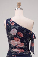 Laden Sie das Bild in den Galerie-Viewer, Einschulter-Schwarzes Chiffon-A-Line-Blumen-Homecoming-Kleid mit Rüschen