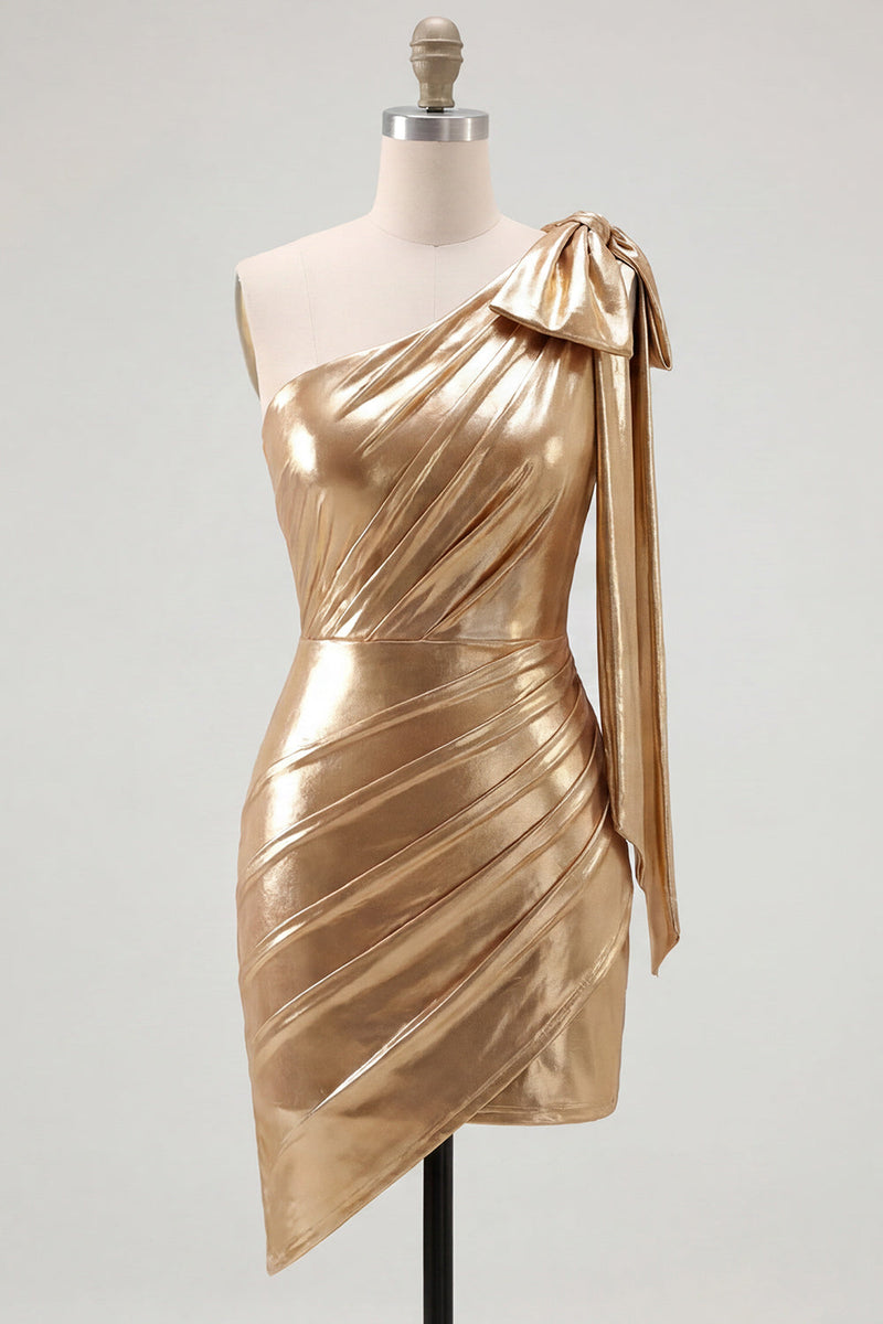Laden Sie das Bild in den Galerie-Viewer, Rotes, einschulteriges, metallisches gerafftes, asymmetrisches kurzes Homecoming-Kleid mit Schleife