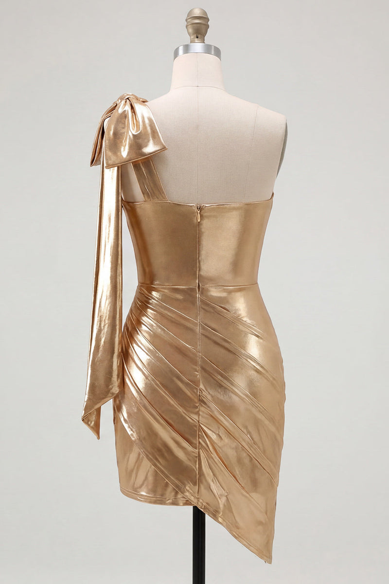 Laden Sie das Bild in den Galerie-Viewer, Rotes, einschulteriges, metallisches gerafftes, asymmetrisches kurzes Homecoming-Kleid mit Schleife