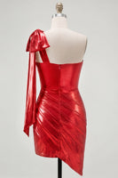 Laden Sie das Bild in den Galerie-Viewer, Rotes, einschulteriges, metallisches gerafftes, asymmetrisches kurzes Homecoming-Kleid mit Schleife