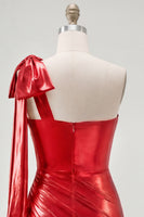 Laden Sie das Bild in den Galerie-Viewer, Rotes, einschulteriges, metallisches gerafftes, asymmetrisches kurzes Homecoming-Kleid mit Schleife