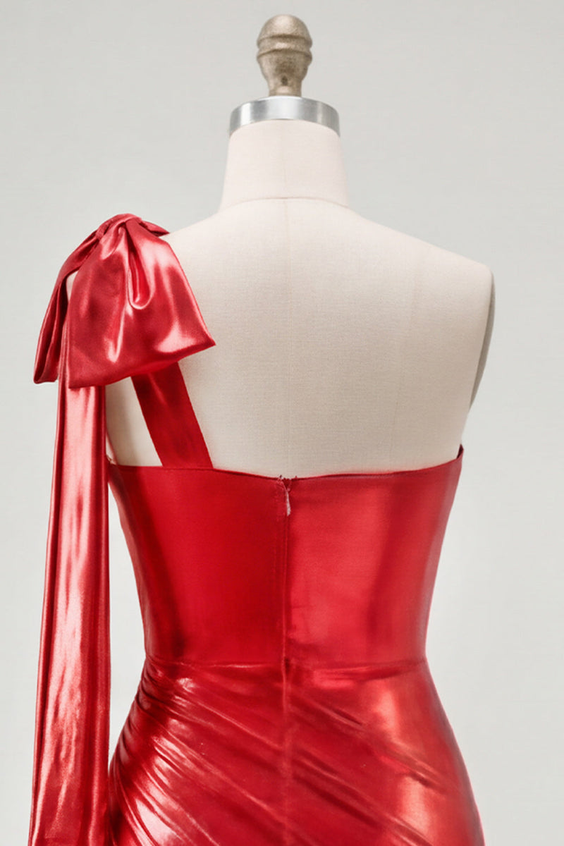 Laden Sie das Bild in den Galerie-Viewer, Rotes, einschulteriges, metallisches gerafftes, asymmetrisches kurzes Homecoming-Kleid mit Schleife