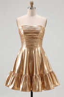 Laden Sie das Bild in den Galerie-Viewer, Trägerloses, metallisch-goldenes, gerafftes A-Line-Kurz-Homecoming-Kleid mit Rüschen