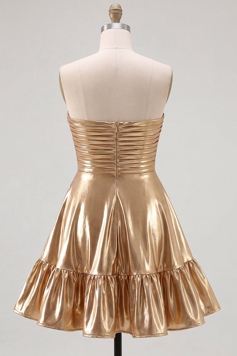 Laden Sie das Bild in den Galerie-Viewer, Trägerloses, metallisch-goldenes, gerafftes A-Line-Kurz-Homecoming-Kleid mit Rüschen