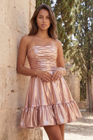 Laden Sie das Bild in den Galerie-Viewer, Trägerloses, metallisch-goldenes, gerafftes A-Line-Kurz-Homecoming-Kleid mit Rüschen