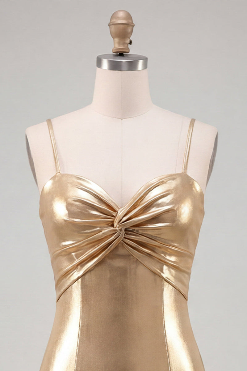 Laden Sie das Bild in den Galerie-Viewer, Fuchsiafarbenes metallisches gerafftes A-Linien-Stufen mit Spaghettiträgern – kurzes Homecoming-Kleid