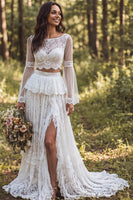Laden Sie das Bild in den Galerie-Viewer, Elfenbein A-Linie Bateau-Ausschnitt Brautkleid mit Rüschen und Schlitz