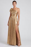 Laden Sie das Bild in den Galerie-Viewer, Goldenes Metallisches Einschulteriges A-linie Förmiges Schleifen Langes Festkleid mit Schlitz