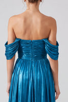 Laden Sie das Bild in den Galerie-Viewer, Schulterfreies Goldfarbenes Metallisches Gerafftes A-Linie Langes Festkleid mit Schlitz