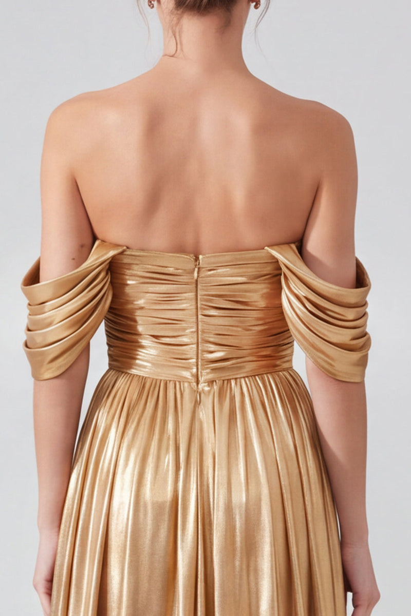 Laden Sie das Bild in den Galerie-Viewer, Schulterfreies Goldfarbenes Metallisches Gerafftes A-Linie Langes Festkleid mit Schlitz