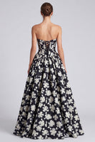 Laden Sie das Bild in den Galerie-Viewer, Schwarzes weißes Blumen A-Linie Sweetheart Korsett Langes Abschlussballkleid mit Schnürung auf dem Rücken
