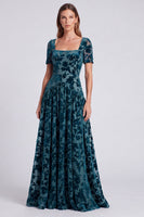 Laden Sie das Bild in den Galerie-Viewer, Pfauenblaues Quadratisches Samt Langes Festliches Kleid mit kurzen Ärmeln