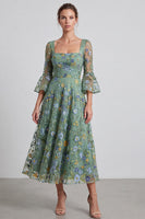 Laden Sie das Bild in den Galerie-Viewer, Staubiges Salbei A-Linie Floral Quadrathals Midi Festkleid mit ausweitenden Ärmeln