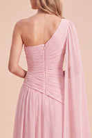 Laden Sie das Bild in den Galerie-Viewer, Hellrosa A-Linie Einschulterig Gerafftes Chiffon Maxikleid mit Umhang