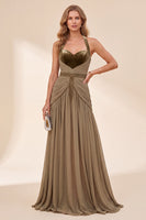 Laden Sie das Bild in den Galerie-Viewer, Khaki Neckholderhals A-Linie Maxi-Kleid mit Perlen