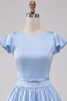 Laden Sie das Bild in den Galerie-Viewer, Himmelblaues A-Linie Satin Bateau-Hals Kurzes Abendkleid mit Mützenärmeln