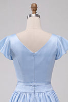 Laden Sie das Bild in den Galerie-Viewer, Himmelblaues A-Linie Satin Bateau-Hals Kurzes Abendkleid mit Mützenärmeln