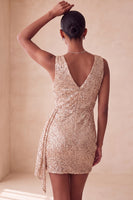 Laden Sie das Bild in den Galerie-Viewer, Glitzerndes Rosa Bodycon Rundhals Pailletten Gerafftes Kurzes Abendkleid mit Schärpe