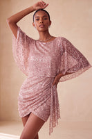 Laden Sie das Bild in den Galerie-Viewer, Glitzerndes Rosa Bodycon Rundhals Pailletten Gerafftes Kurzes Abendkleid mit Schärpe
