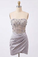 Laden Sie das Bild in den Galerie-Viewer, Graues Trägerloses Florales Transparentes Korsett Gerafftes Satin Kurzes Abendkleid mit Schnürung