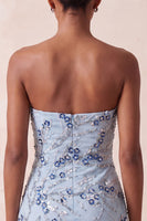 Laden Sie das Bild in den Galerie-Viewer, Trägerloses Blaues Pailletten Blumen Kurzes Abendkleid mit Fransen