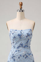Laden Sie das Bild in den Galerie-Viewer, Trägerloses Blaues Pailletten Blumen Kurzes Abendkleid mit Fransen