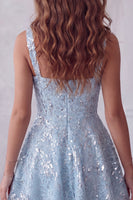 Laden Sie das Bild in den Galerie-Viewer, A-Line himmelblaues dickes Träger Kurzes Blumenpailletten-Homecoming-Kleid mit Schleife