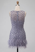 Laden Sie das Bild in den Galerie-Viewer, Staubiges lavendelfarbenes Rundhals-Bodycon-Kurzblumen-Homecoming-Kleid mit Feder