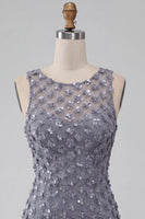 Laden Sie das Bild in den Galerie-Viewer, Staubiges lavendelfarbenes Rundhals-Bodycon-Kurzblumen-Homecoming-Kleid mit Feder