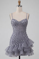Laden Sie das Bild in den Galerie-Viewer, Bodycon Dusty Lavendel Blumen-Spaghettiträger Kurzes Homecoming-Kleid mit Rüschen