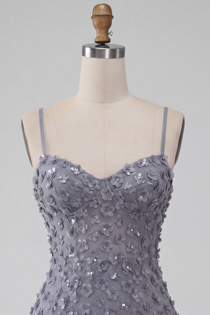 Laden Sie das Bild in den Galerie-Viewer, Bodycon Dusty Lavendel Blumen-Spaghettiträger Kurzes Homecoming-Kleid mit Rüschen