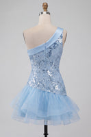 Laden Sie das Bild in den Galerie-Viewer, Himmelblaues einschulterfarbenes Blumenpailletten-Kurzes Homecoming-Kleid mit Rüschen