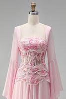 Laden Sie das Bild in den Galerie-Viewer, Hellrosa Stickerei-Korsett A-Linie Peplum Chiffon Langballkleid mit langen Glöckeärmeln