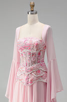 Laden Sie das Bild in den Galerie-Viewer, Hellrosa Stickerei-Korsett A-Linie Peplum Chiffon Langballkleid mit langen Glöckeärmeln