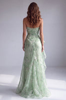Laden Sie das Bild in den Galerie-Viewer, Grünes Trägerloses Gerafftes Florales Meerjungfrauen Festkleid mit Rüschen