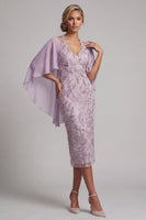 Laden Sie das Bild in den Galerie-Viewer, Neckholderhals-Lila-Bodycon Perlenbesetztes Blumen-Midi-Mutter-der-Braut-Kleid mit Umhang