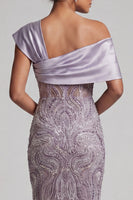Laden Sie das Bild in den Galerie-Viewer, Fliederfarbener Bodycon mit einer Schulter mit Perlen, langes Mutter-der-Braut-Kleid mit Schlitz