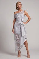 Laden Sie das Bild in den Galerie-Viewer, Einschulter-Hellgraue Pailletten Meerjungfrauen-Asymmetrisches Blumenkleid Mutter-der-Braut-Kleid mit Schärpe