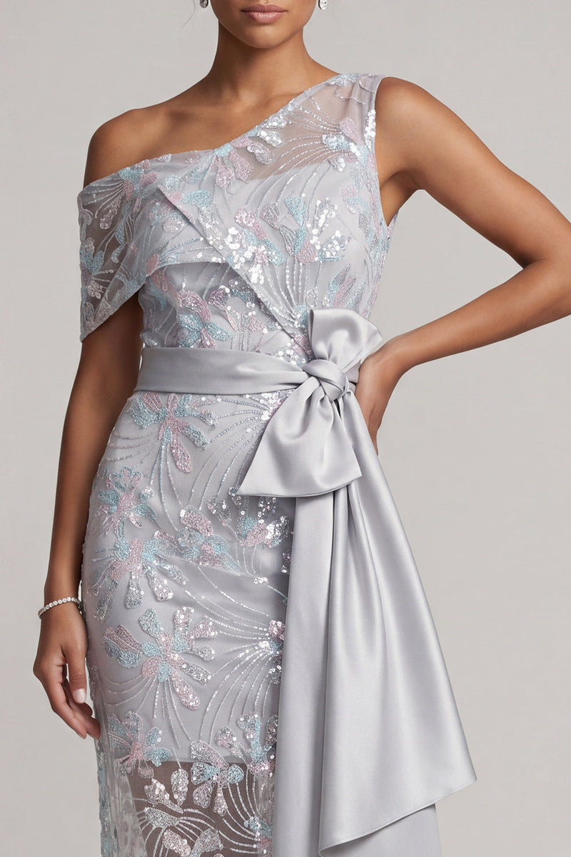 Laden Sie das Bild in den Galerie-Viewer, Einschulter-Hellgraue Pailletten Meerjungfrauen-Asymmetrisches Blumenkleid Mutter-der-Braut-Kleid mit Schärpe
