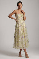 Laden Sie das Bild in den Galerie-Viewer, A-Linie staubige Salbei, trägerlose Pailletten, florale Midi-Mutter der Braut, Kleid