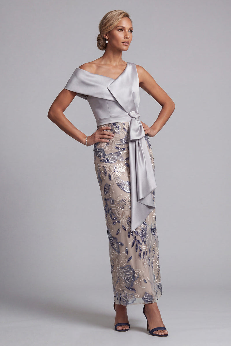 Laden Sie das Bild in den Galerie-Viewer, Silberne Bodycon-Pailletten mit Blumen, ein schulterlanges Mutter-der-Braut-Kleid mit Schlitz
