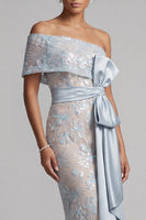 Laden Sie das Bild in den Galerie-Viewer, Staubiges blaues Bodycon-Pailletten, geblümtes langes Mutter-der-der-Braut-Kleid mit Schleife